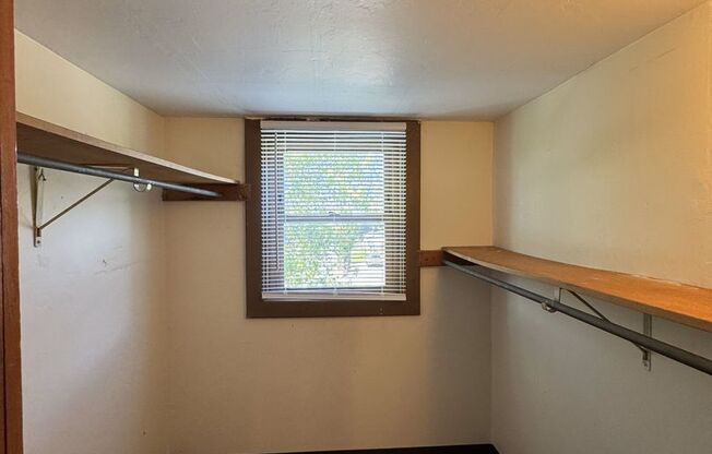 3 beds, 1 bath, 1,016 sqft, $1,495