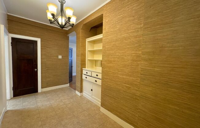 1 bed, 1 bath, 605 sqft, $1,250, Unit B-12