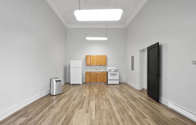 Studio, 1 bath, 1,000 sqft, $649, Unit 111 S McDonald St