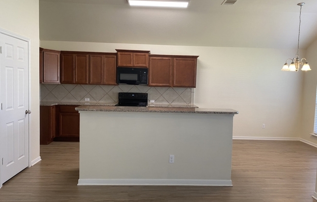 3 beds, 2 baths, 1,418 sqft, $1,815