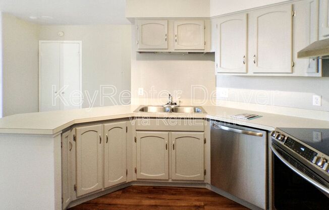 1 bed, 2 baths, 816 sqft, $1,600, Unit 808
