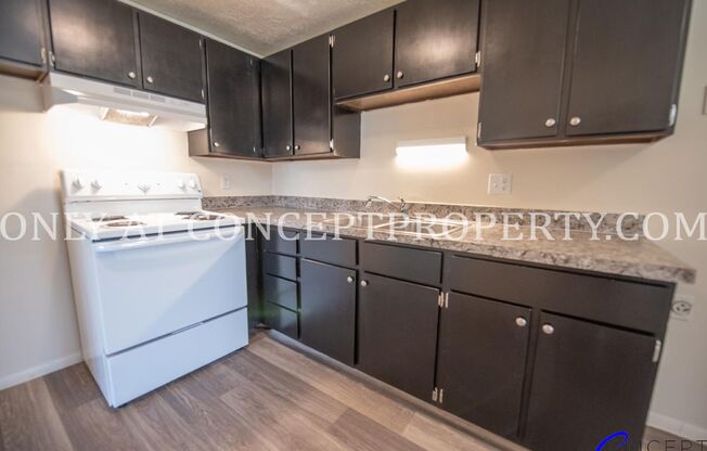 2 beds, 1 bath, 840 sqft, $1,210, Unit 36