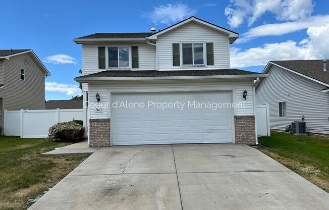 3 bed, 2 bath house up the street from The Landings Park!