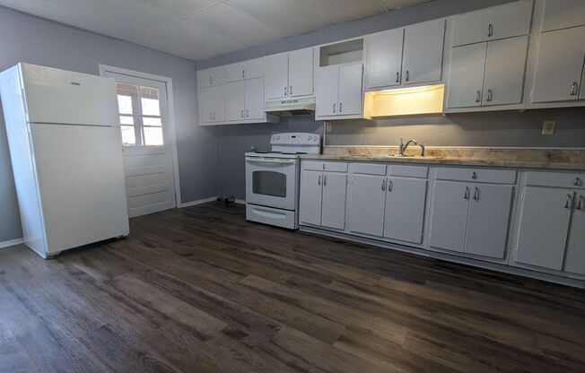 2 beds, 1 bath, 800 sqft, $1,195, Unit 1S