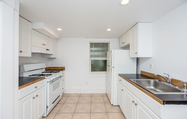 1 bed, 1 bath, 587 sqft, $1,200, Unit #1