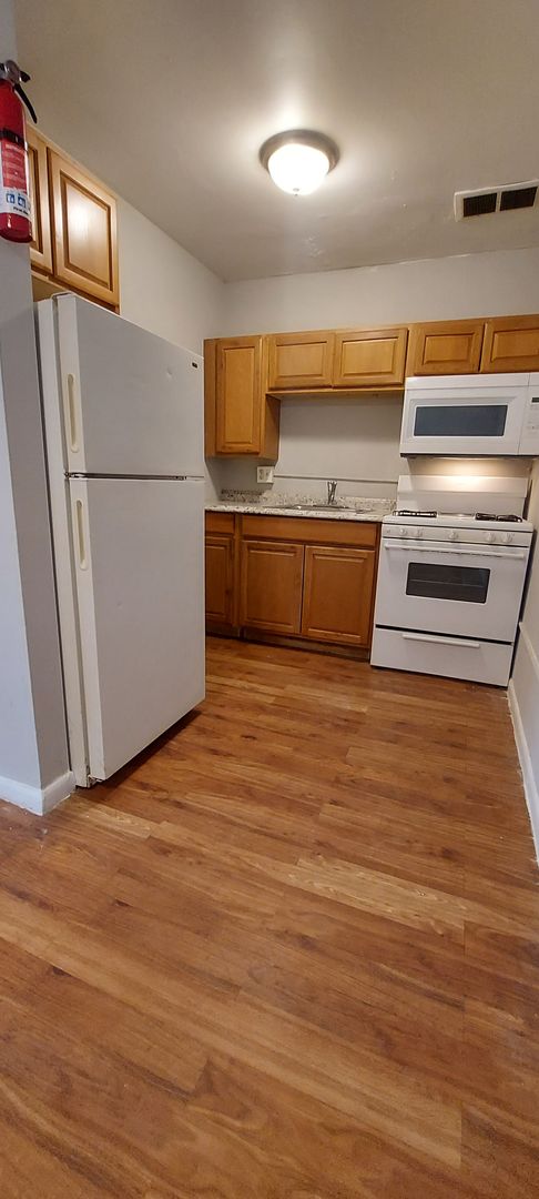 2 beds, 1 bath, 830 sqft, $845, Unit MA W111