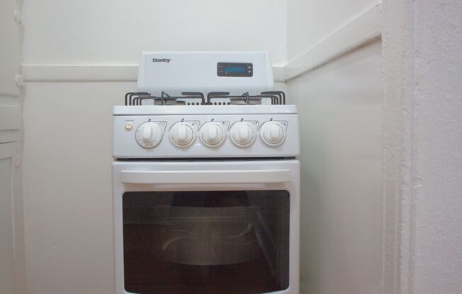 Studio, 1 bath, 450 sqft, $1,595, Unit Unit #101