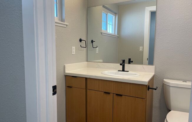 1 bed, 1 bath, 633 sqft, $2,290, Unit 800E2