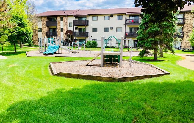 2 beds, 1 bath, 984 sqft, $1,695, Unit 155 118