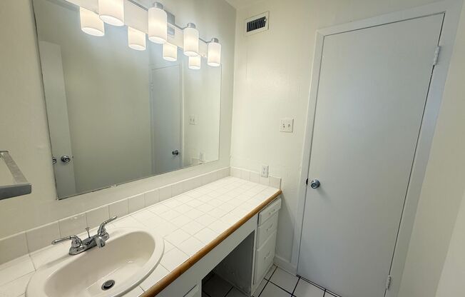 1 bed, 1 bath, 650 sqft, $1,200, Unit PEN-106