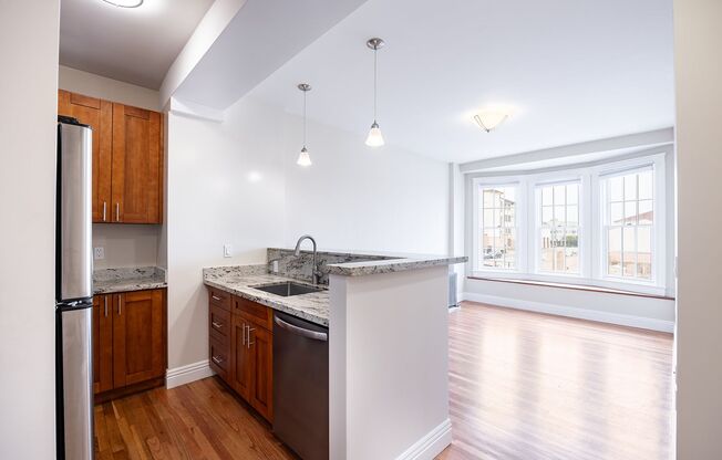 990 Bay Street (1114r)