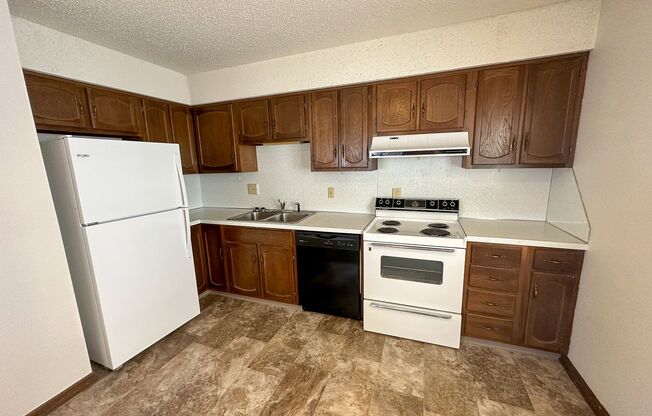 2 beds, 1 bath, 800 sqft, $785