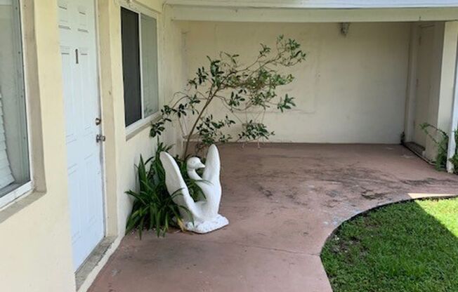 717 NE 10 ST, APT 3 Hallandale, FL 33009