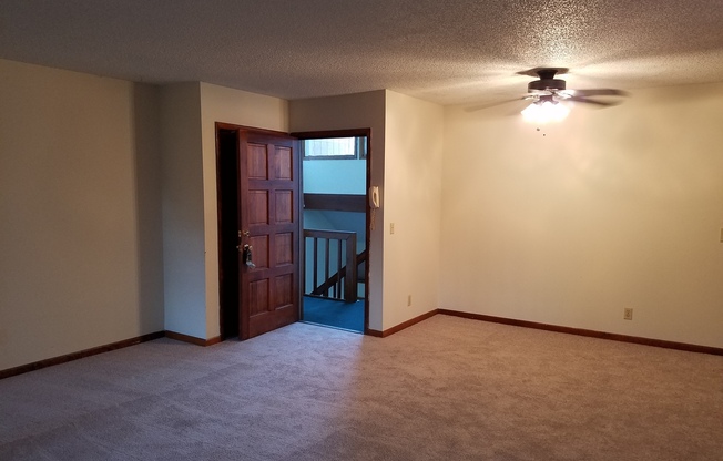 $1395 - 3/2/1 - Great Apartment - Upstairs Unit