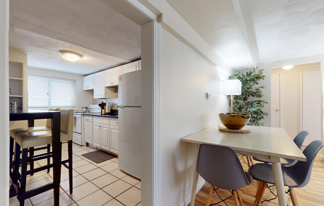 1 bed, 1 bath, 700 sqft, $4,300, Unit 1B