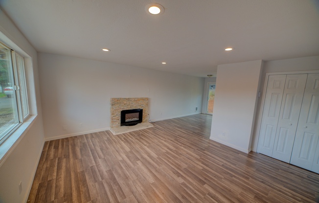 2 beds, 1 bath, 850 sqft, $1,695, Unit 3825