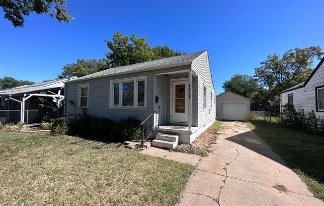 $1250 - 3 bed 1.5 bath - Single Family Home located in the McCormick Neighborhood