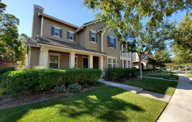 Spacious 4 Bedroom 3 Bath Two Story Riverpark Townhouse for Lease