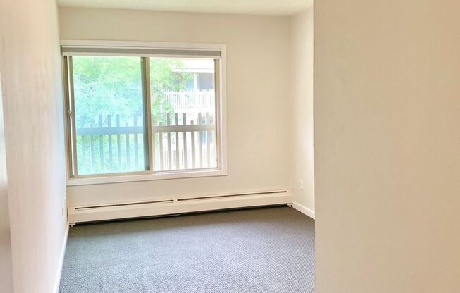 2 beds, 1 bath, $2,100