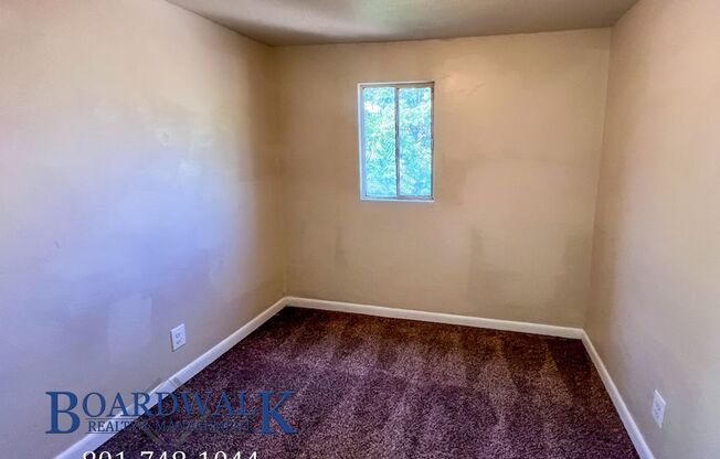 2 beds, 1 bath, 800 sqft, $1,100, Unit 218 W. 300 N. #4