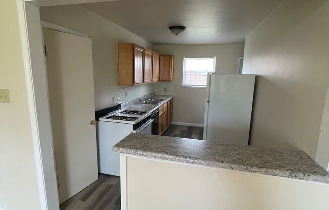 2 beds, 1 bath, 1,400 sqft, $1,084, Unit 4420-10