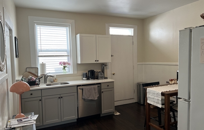 2 beds, 1 bath, 800 sqft, $3,000, Unit 1