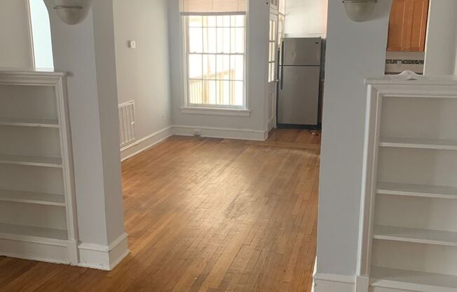 3 beds, 2 baths, $1,800, Unit Apt. 103