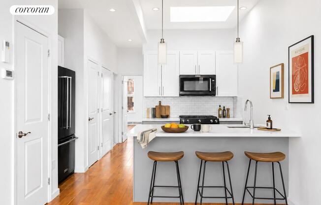 422 W 160 ST