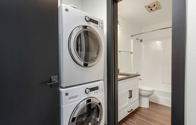 1 bed, 1 bath, $2,195, Unit 101