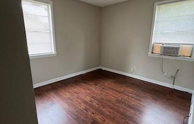 2 beds, 1 bath, $1,000