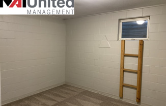 2 beds, 1 bath, $1,000, Unit Apt B