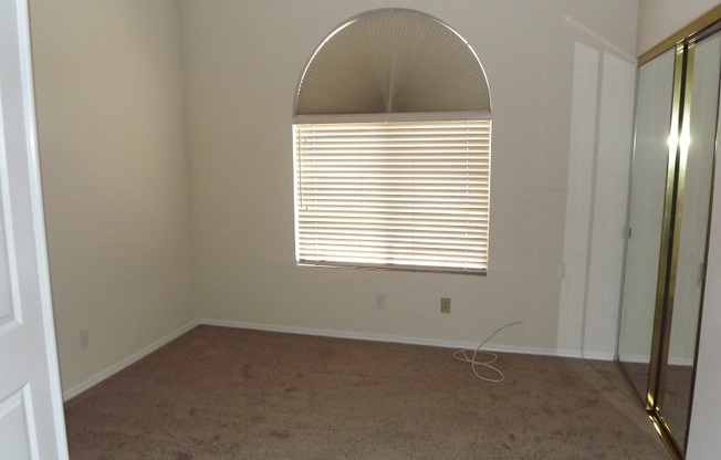 "WONDERFUL GREEN VALLEY SINGLE STORY HOME, LOCATED IN A GATED COMMUNITY WITH COMMUNITY POOL!!