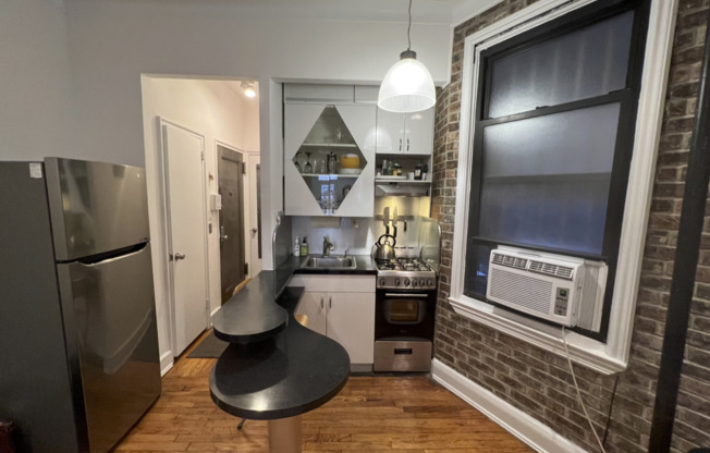 210 E 84 ST
