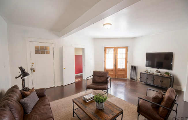 2 beds, 1 bath, 920 sqft, $1,399, Unit 15