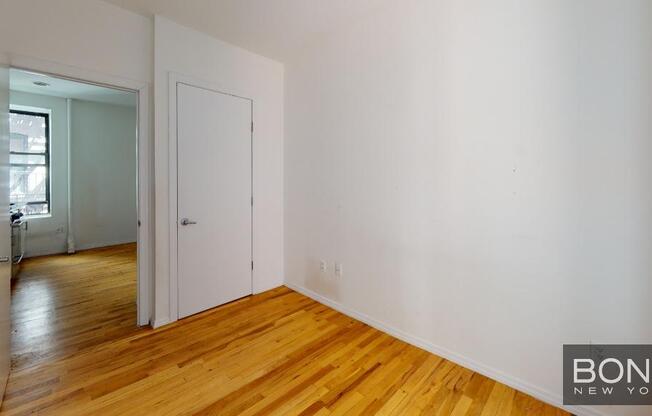 2 beds, 1 bath, $3,200, Unit 1H