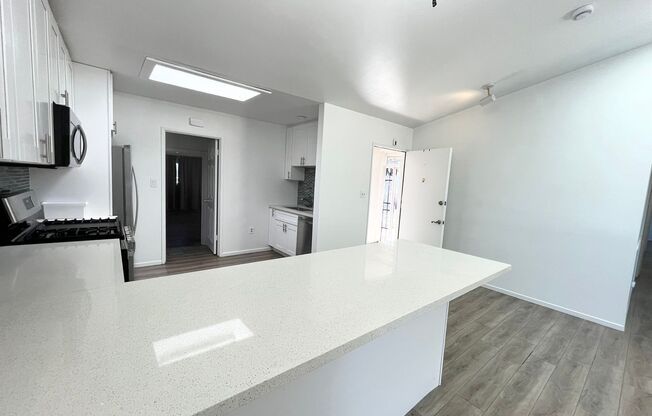 Charming 5 bedroom house with extra living room in the heart of Clairemont Mesa!