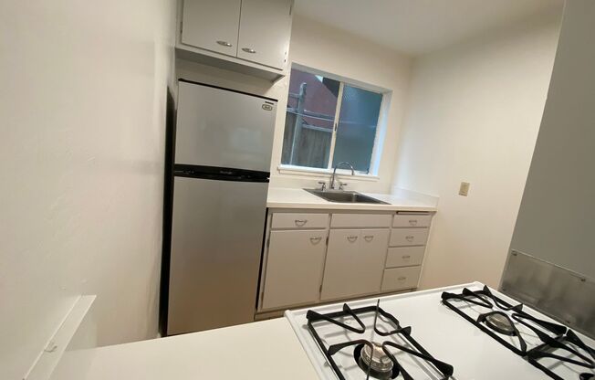 1 bed, 1 bath, 425 sqft, $2,050, Unit 01