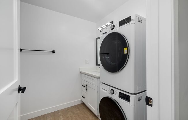 2 beds, 2 baths, 895 sqft, $2,698, Unit 100