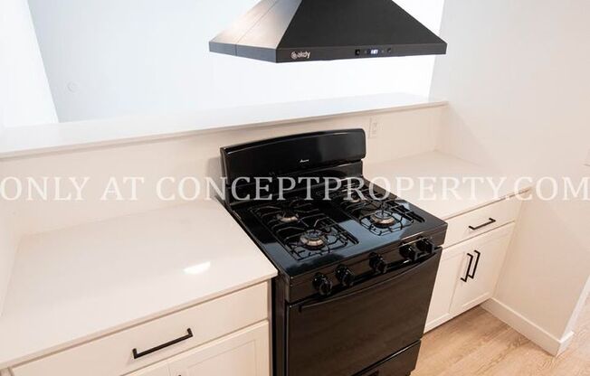 2 beds, 1 bath, 894 sqft, $1,599, Unit 04