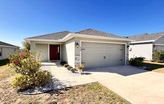 Charming 3-Bedroom Home in Haines City with Community Amenities!