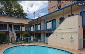 709 W 26th St Apt 13