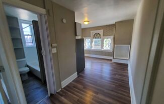 1 bed, 1 bath, $1,045, Unit Unit 5