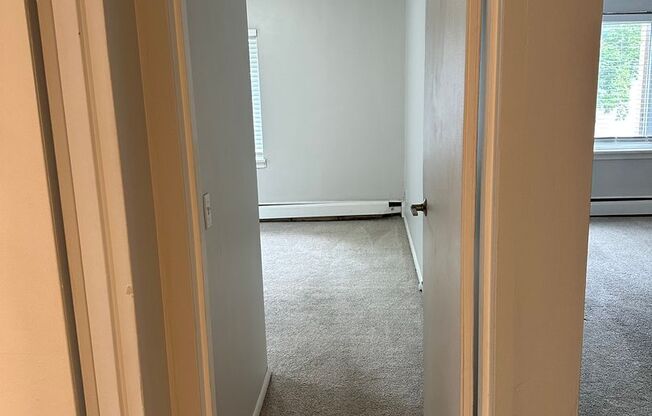 2 beds, 1 bath, 840 sqft, $1,495, Unit 201 (R)