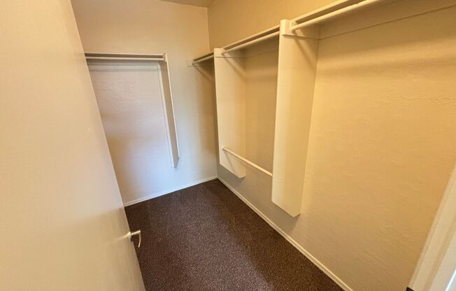 3 beds, 2 baths, $1,850, Unit UNIT 2022