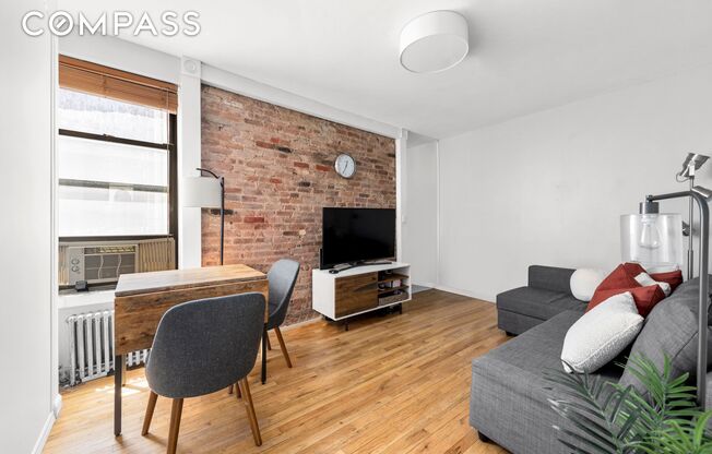 321 E 12 ST