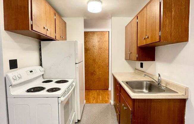 Studio, 1 bath, 464 sqft, $1,350, Unit 105