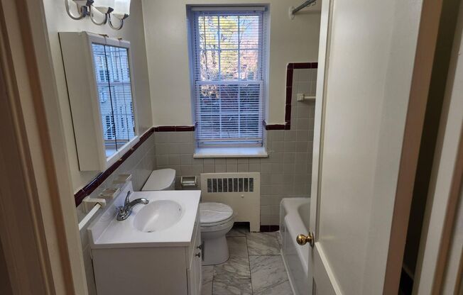 2 beds, 1 bath, 897 sqft, $2,205, Unit G-10