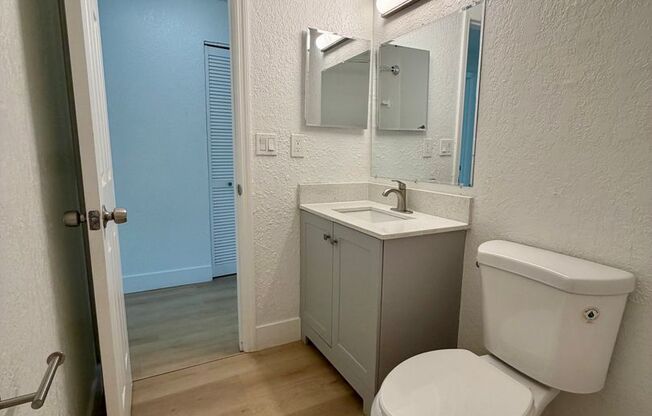 2 beds, 1 bath, 889 sqft, $1,699, Unit 10-5215