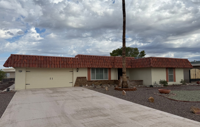 11022 W BOSWELL BLVD