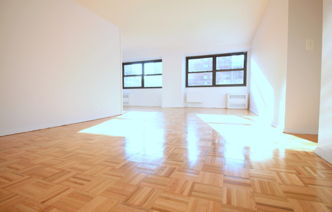 3 beds, 1.5 baths, $9,000, Unit 22G